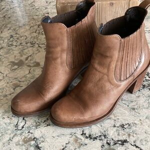 Italian Boemos Vince Cuoio ankle boots, leather upper, size 37 (US 6.5), brown